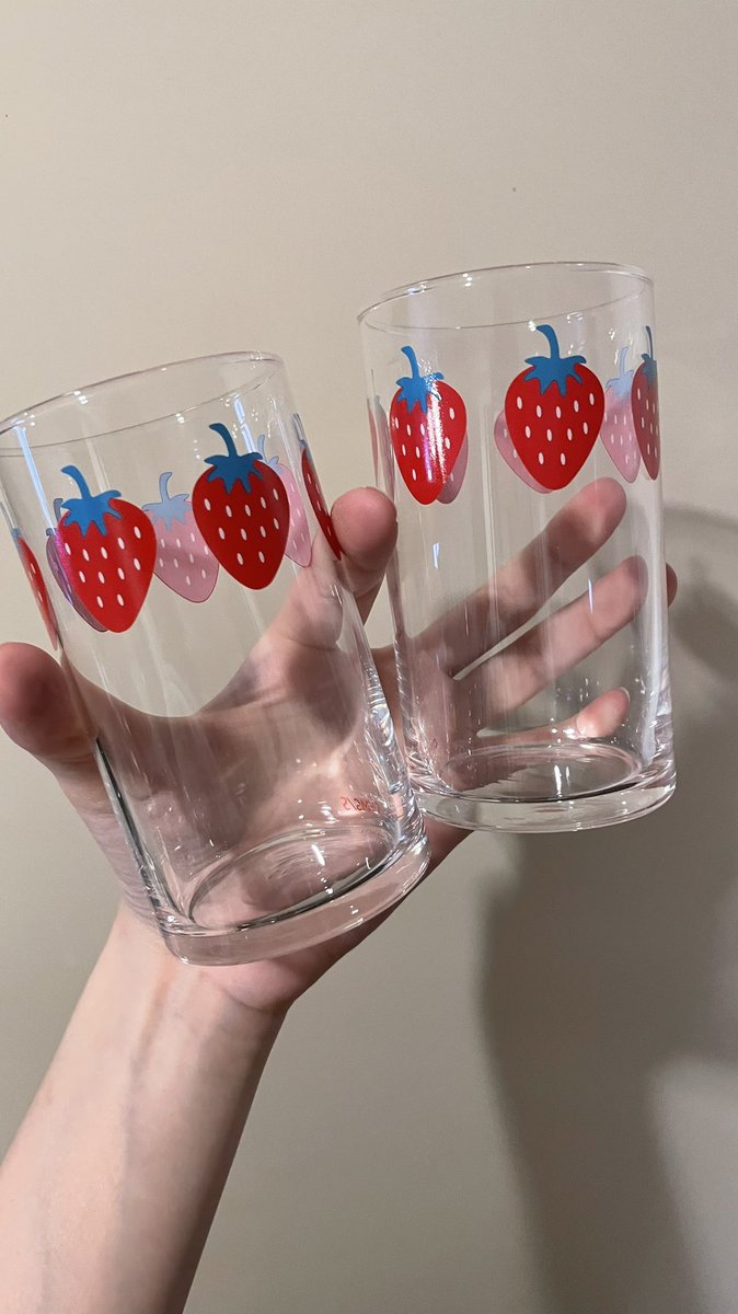NANAのいちごグラス昔から欲しくて、手に入った😍 当分はこれ見て元気