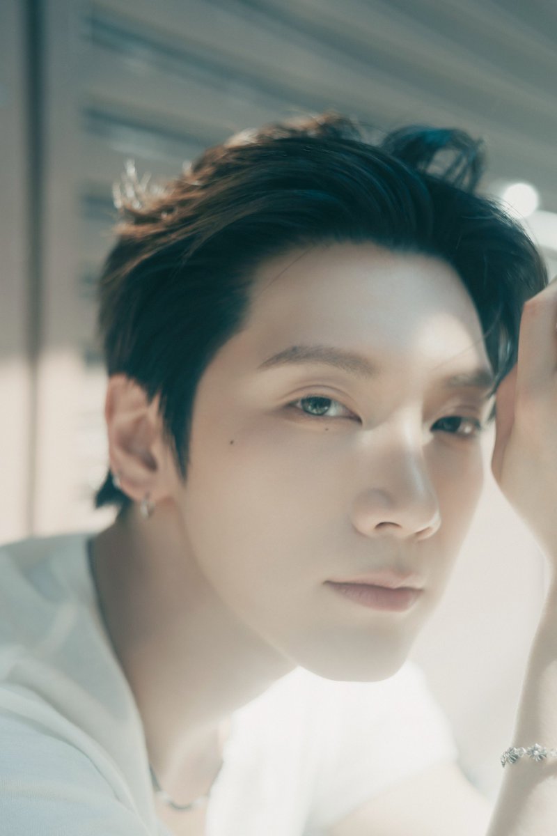 TEN THE 1st PHOTO BOOK 「essentia」発売決定👏 予約もスタート