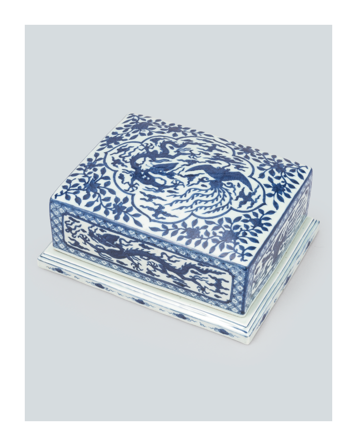 第836回 古美術セール Lot 919 「萬歴染付草花龍鳳凰文蓋盒」 EST