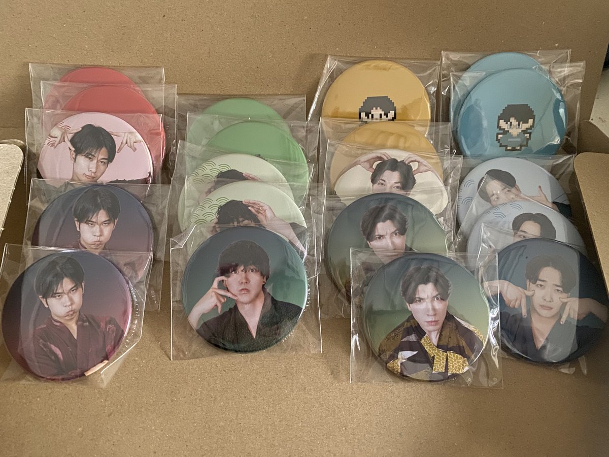 缶バッジとアクスタ届いた♥️♥️ 全種類ありがとうございます