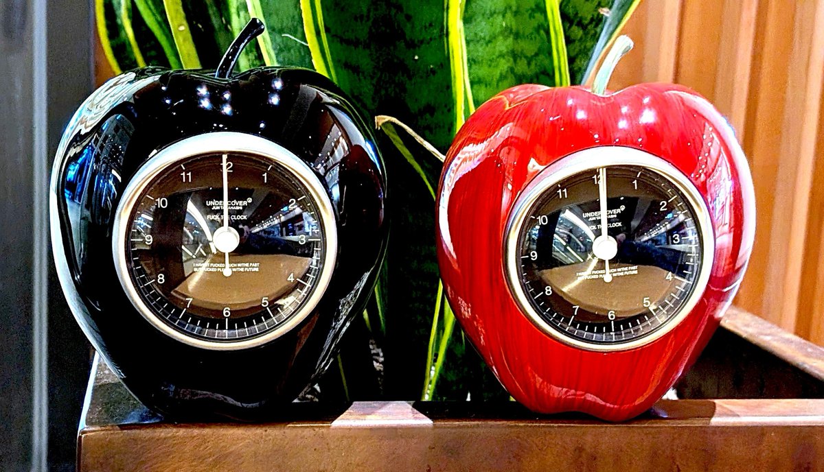 Today's SOLAMACHI】 「GILAPPLE CLOCK(RED)」と「GILAPPLE CLOCK
