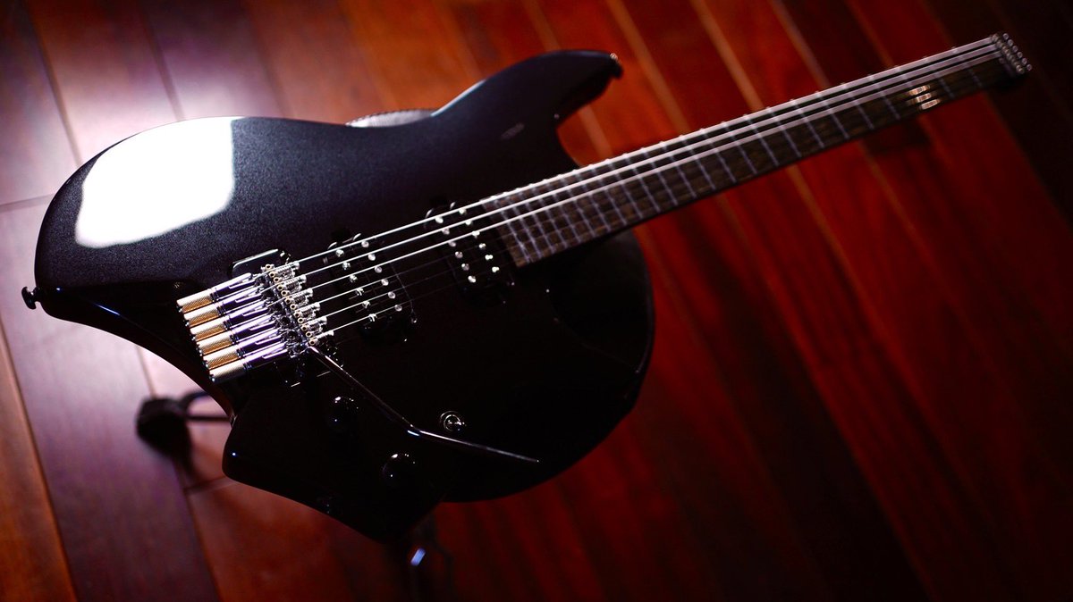 高級材エボニー指板 × ステンレスジャンボフレット。 タイトで品格ある