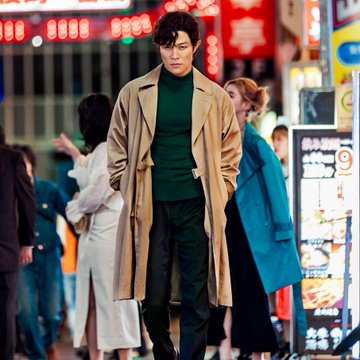 シティハンターで鈴木亮平が着てるコートは COMOLIのタイロッケン