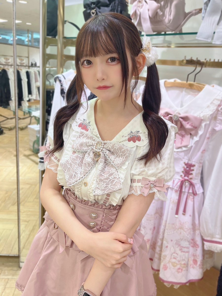 ❤︎ 𝐋𝐈𝐙 𝐋𝐈𝐒𝐀 近鉄Pass'e店 ❤︎ #ストロベリー刺繍セーラー