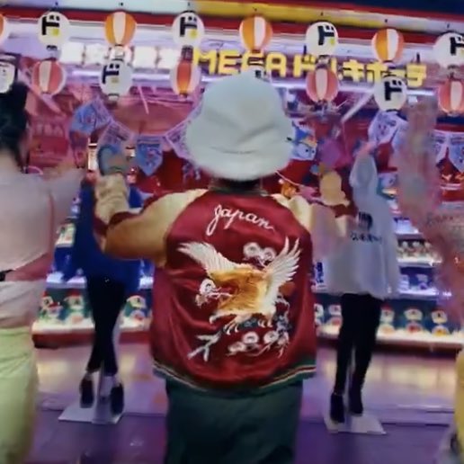 ドンキのCMにブルーノが登場！！ テーラー東洋のスカジャンを着用して