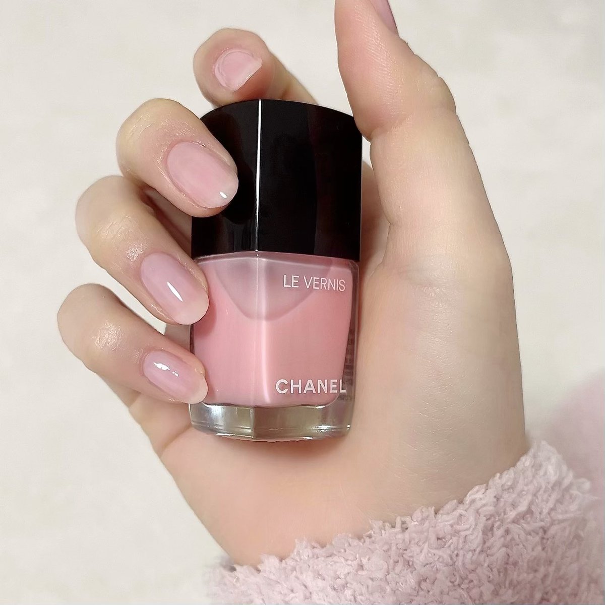 CHANELのネイル新作175 SKIEUSE 純情さと儚さが共存したピンク*❅·̩͙