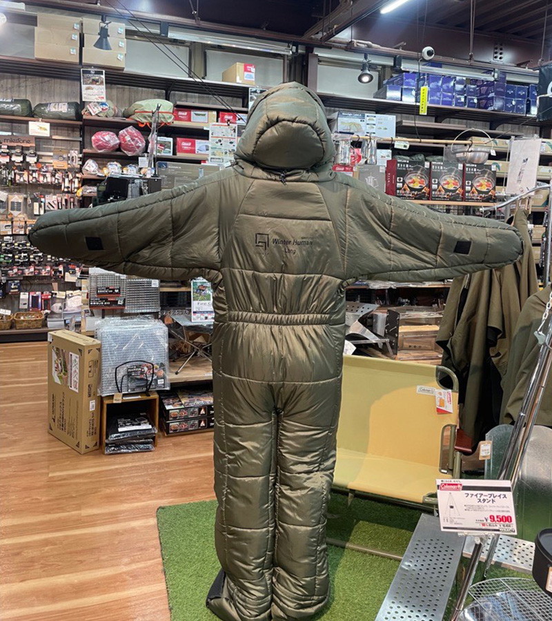 着る寝袋「ウィンターヒューマン」 春～秋の冷え込んだ時間に着用した