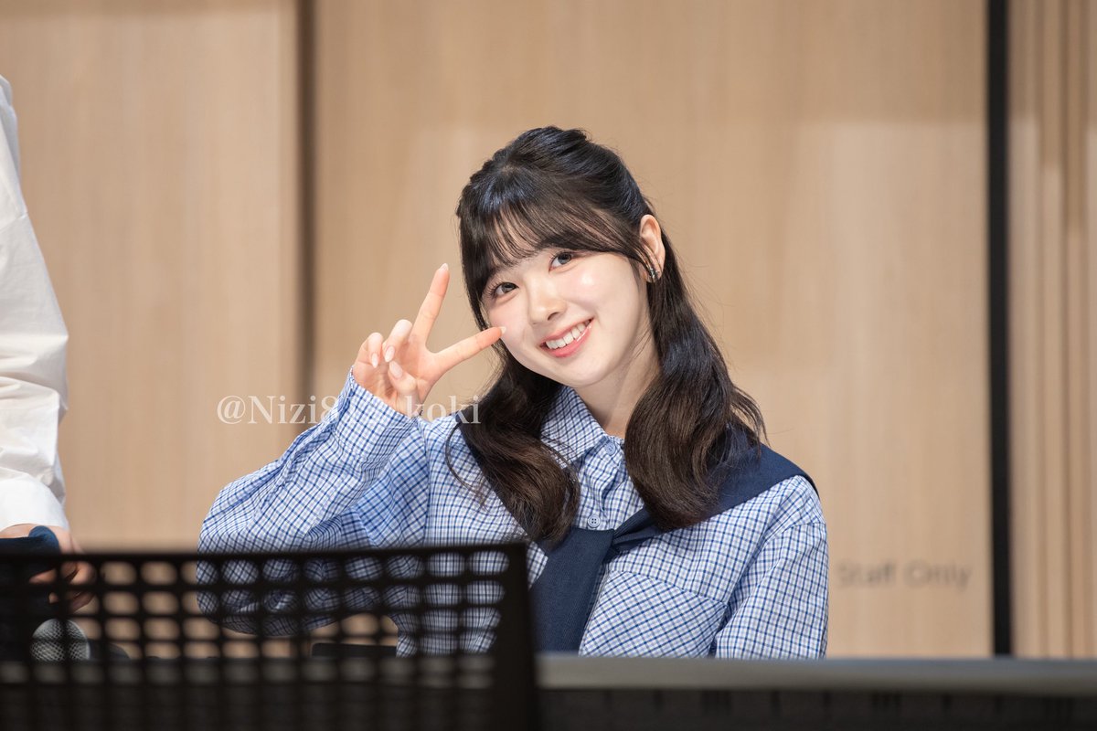 20250505 AWAKE 全員サイン会 神席すぎた😭 #NiziU #NiziU_オフライン