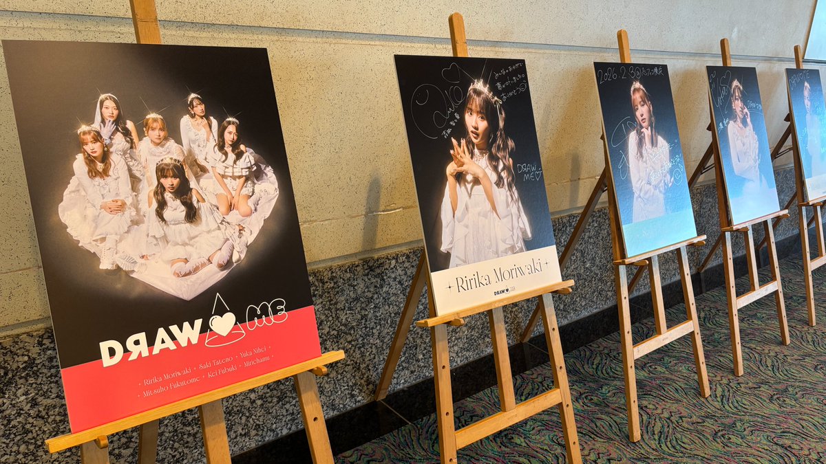 DRAWME メンバーそれぞれの 直筆サイン入りアー写ボードもあります