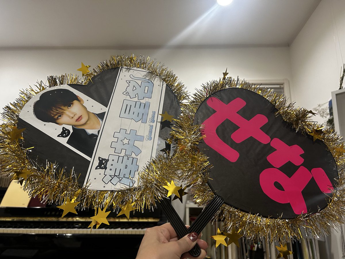 スローガンをお借りして、 私とお婆ちゃんの分、 応援うちわを作ってみ