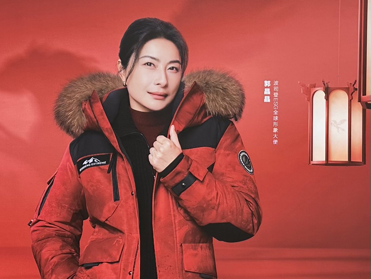 上海浦東空港で目に留まったポスター。なんか魅力的な女性。よく最近