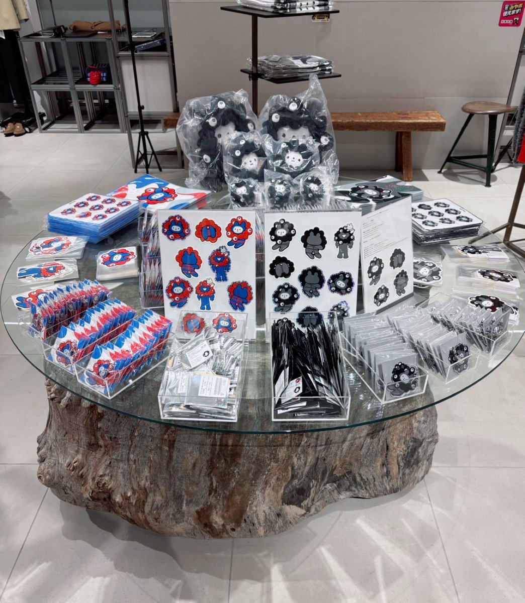 きっこうちゃん・ミャクミャク公式ライセンスグッズ、好評販売中！店頭