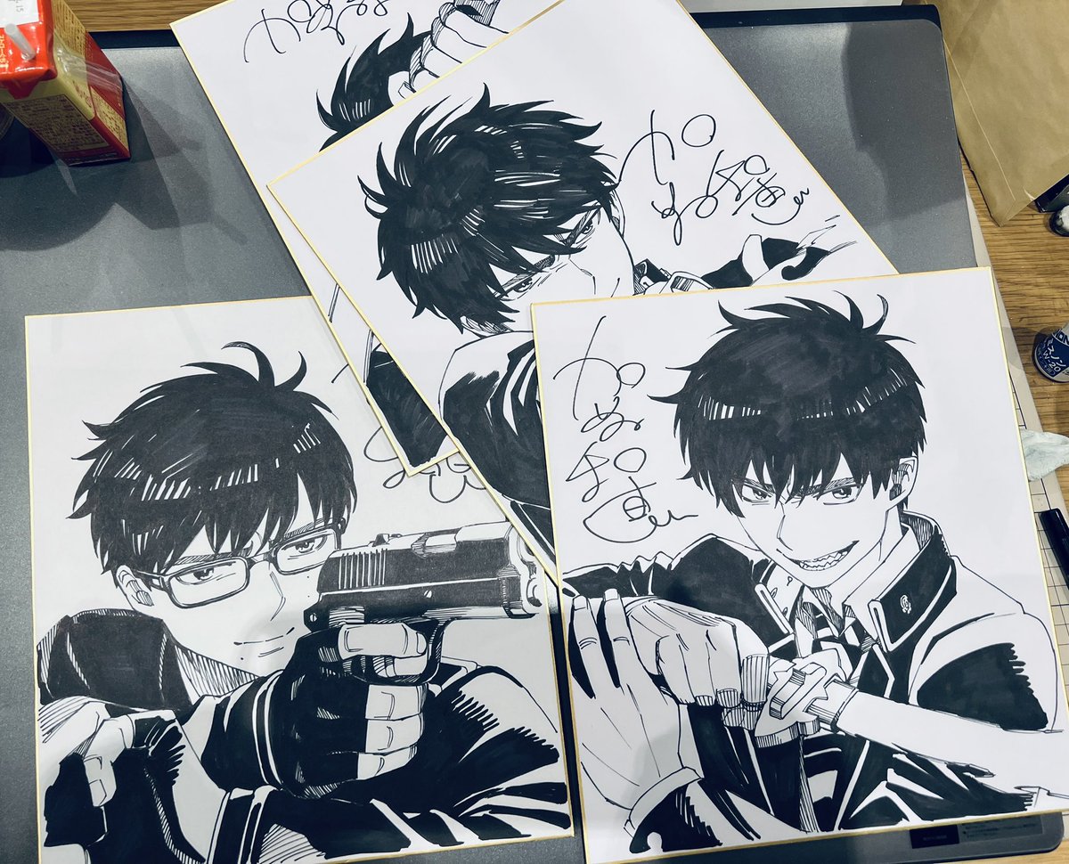 溜まってたサイン色紙描き描き 燐の頭の角忘れ🙃🙂🙃🙂🙃（加藤）