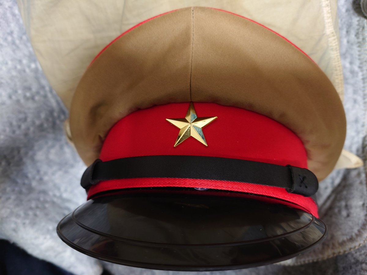 多分、5年ほど前に購入した兵用制帽は星章は下の方に、松崎商店の将校