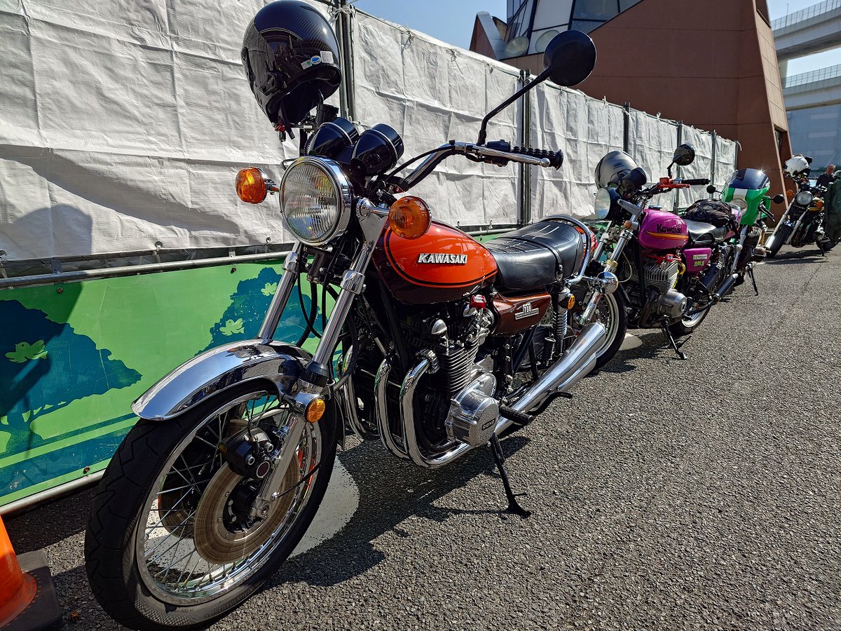 KEIさんと仲間の皆さん。いつもは750SSだけど今回はレストアが