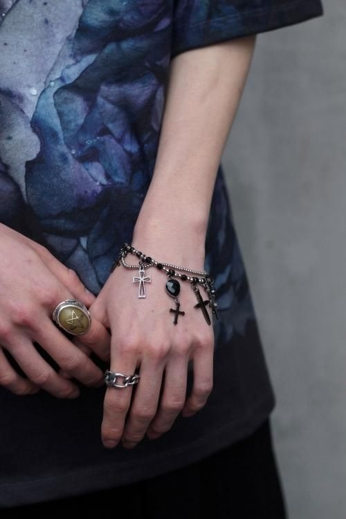 Mr.Children 桜井和寿氏着用】 10種類のクロスが連なった個性的な