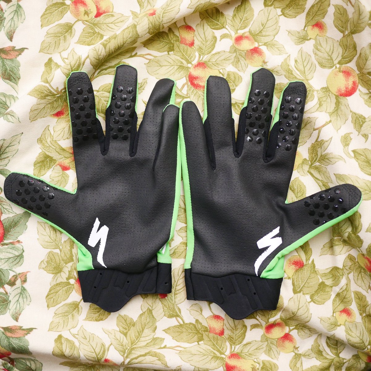 プロチーム支給品販売 トリニティレーシング トレイルエアーグローブ