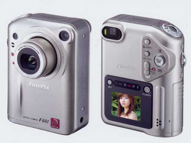 富士フイルム、第3世代CCDハニカム搭載の縦型デジカメ