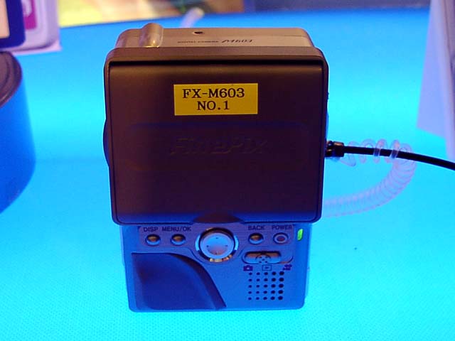 富士フイルム、VGA/30fps動画デジカメ「FinePix M603」