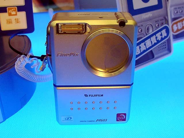 富士フイルム、VGA/30fps動画デジカメ「FinePix M603」