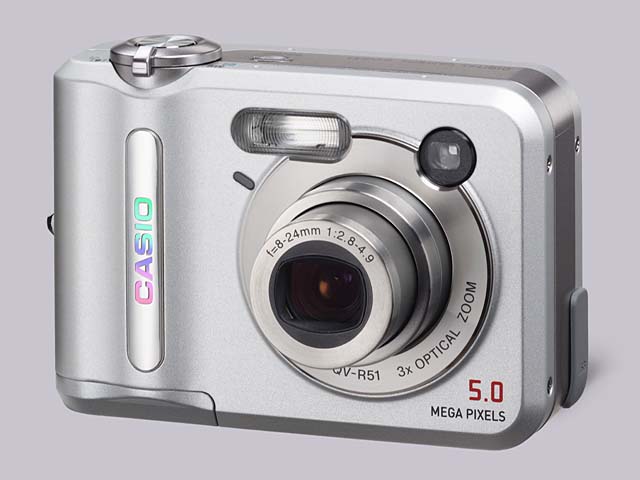 カシオ、大型液晶を搭載した500万画素デジカメ「QV-R51」