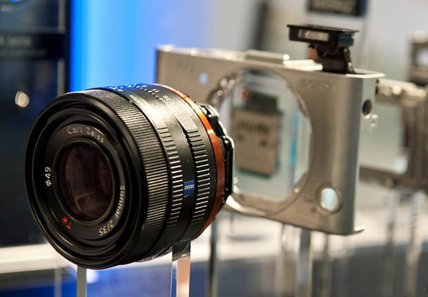 Sony RX1 Carl Zeiss Lens to Outperform the Leica Summicron