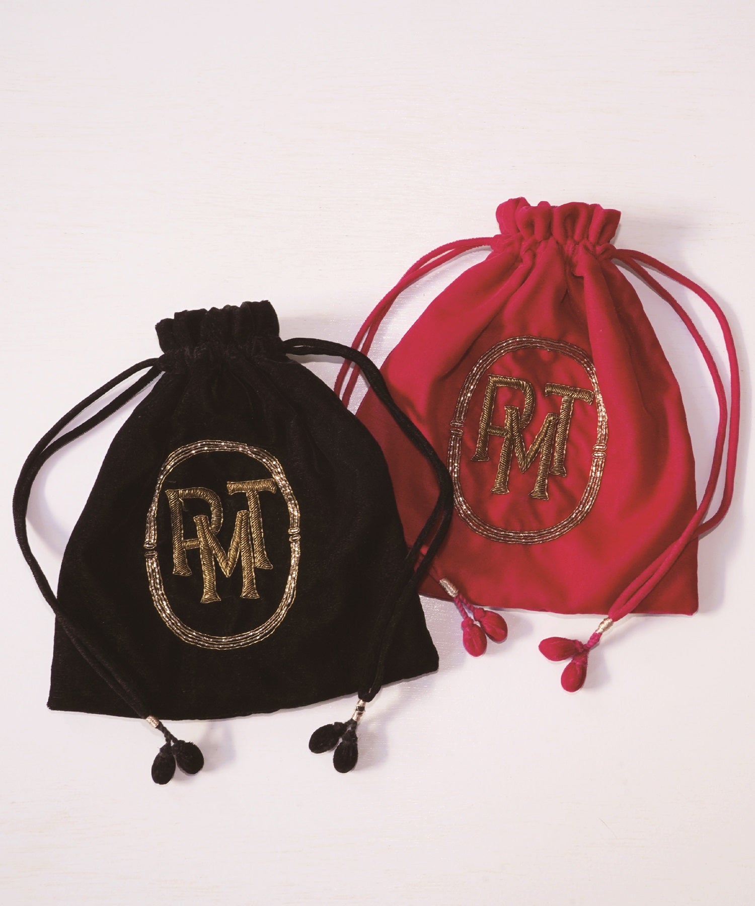 ピモンテ シシュウ キンチャク ポーチ ブラック|FASHION GOODS|ピ