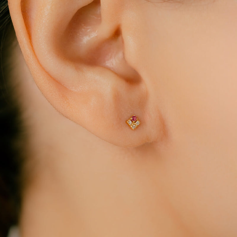 K18 ルビー&ダイヤモンド│軟骨ピアス・ボディピアス 16G – PICOLLET