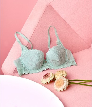 何気ない日常で出会う 花々の愛とやさしさをランジェリーに『FLORALE