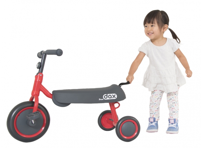 ダックスフンドみたいなデザインの三輪車【ディーバイク ダックス