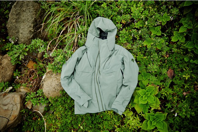 DESCENTEの高機能ジャケット“S.I.O”を採用した「DESCENTE × atmos