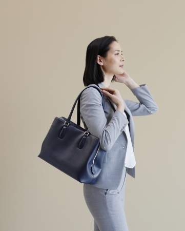 日本の職人がつくり上げた、女性のための仕事鞄「HINON」2月24日（土