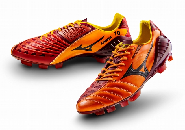 伝統の背番号『10』本田圭佑選手が着用するサッカーシューズについて