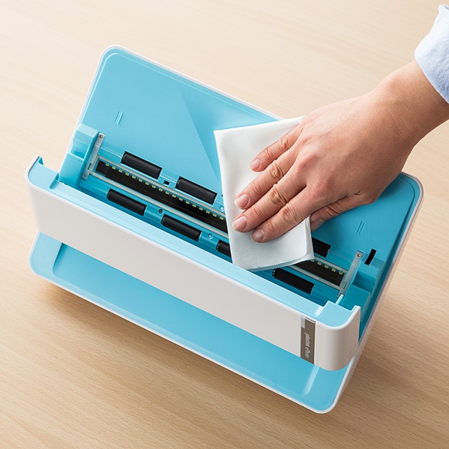 たまった写真を手軽にデータ化できるフォトスキャナーを12月6日発売