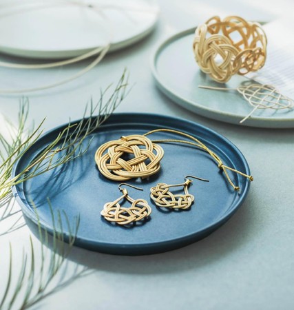 天然素材の籐にふれながら心地よく大人のアクセサリーや小物づくりを