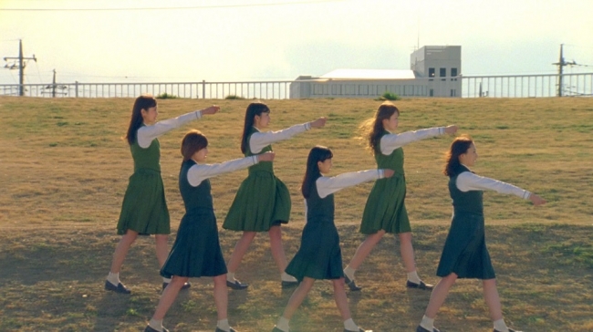 欅坂46、4thシングル共通カップリング曲『W-KEYAKIZAKAの詩』MV公開