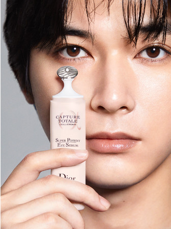 カプチュール トータル セル ENGYから、若々しい目もとを叶える