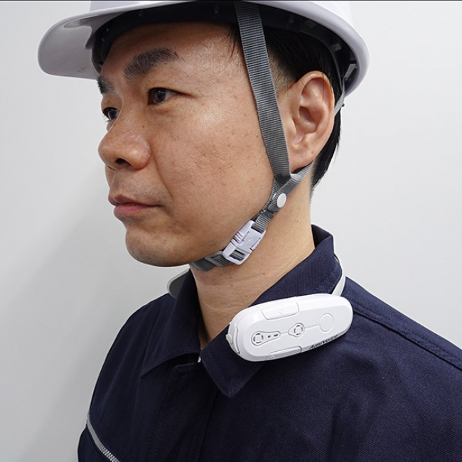 音声認識に特化したバッジ型のウェアラブルマイク端末「AmiVoice