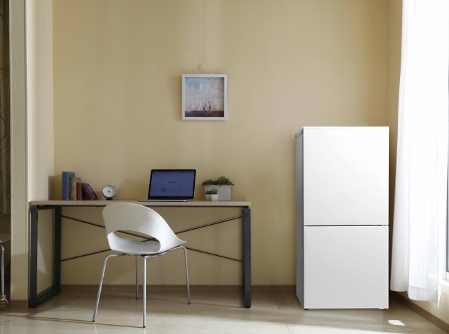 コンパクトサイズではじめての一人暮らしに”ピタッと”「2ドア冷凍