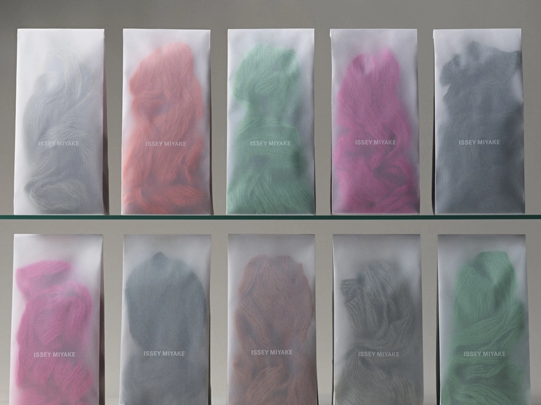 ISSEY MIYAKEがホリデーシーズンに合わせた新作「CHIFFON TWIST 3」を