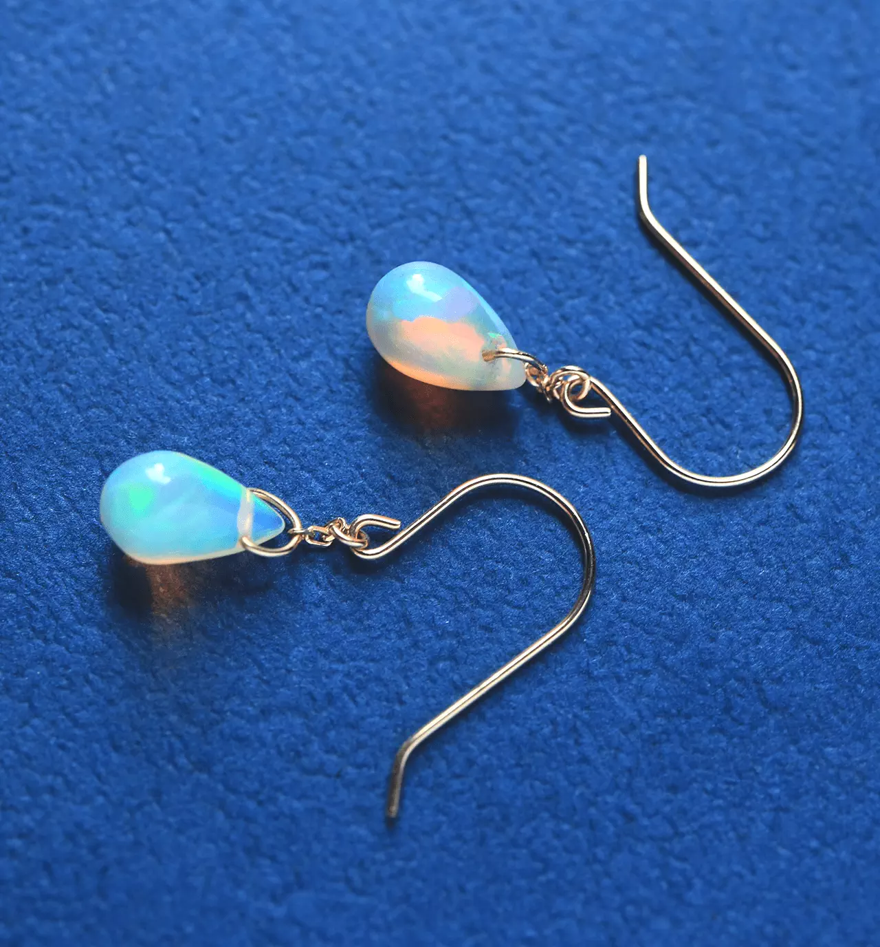 一粒オパール(ドロップ) K10フックピアス 10月誕生石~ESPOIR