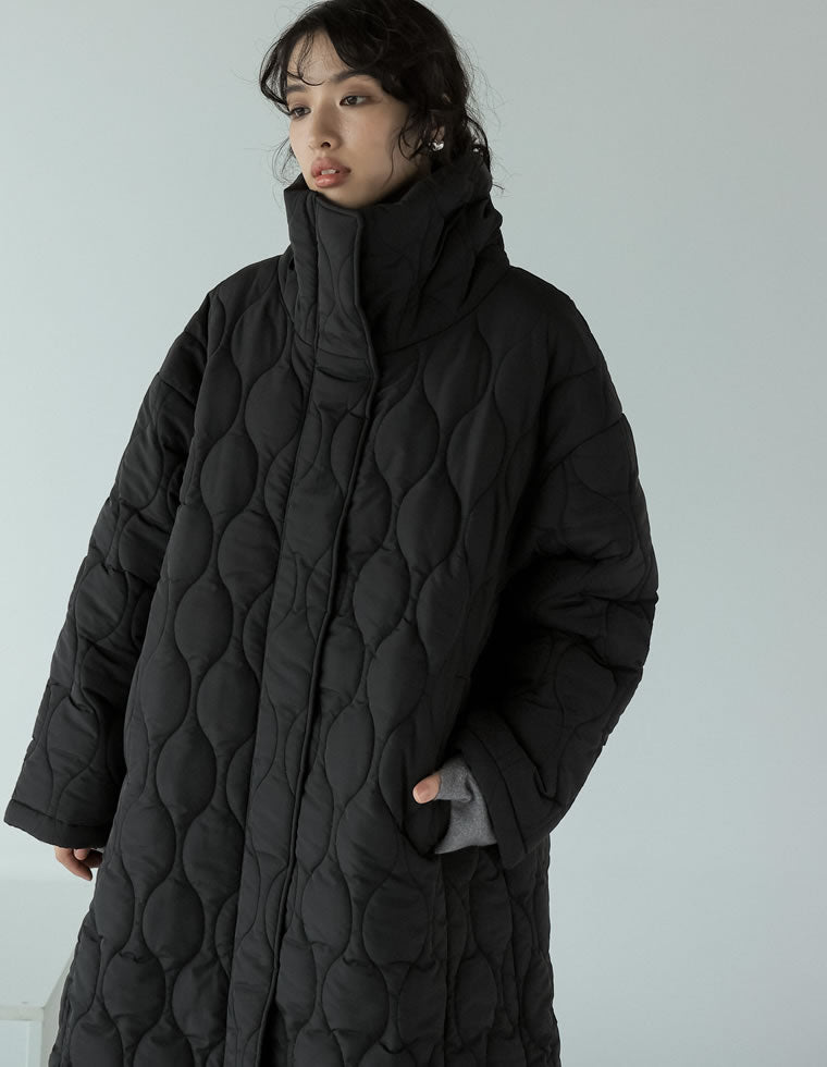 中綿リサイクルタフタキルティングスタンドカラーフレアロングコート