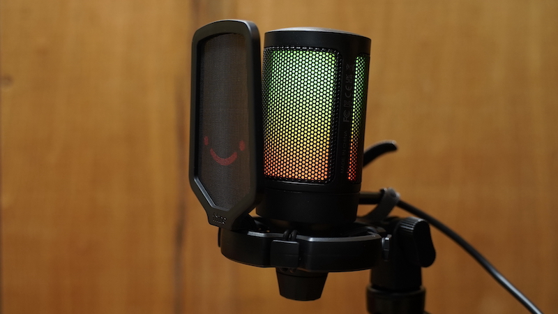 レビュー】FIFINE AmpliGame RGB ゲーミングマイクがビカビカ光って