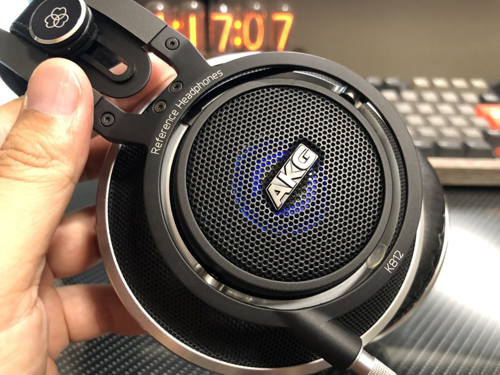 オープンエアヘッドフォンの定番中の定番、AKG K812を他製品と比べて