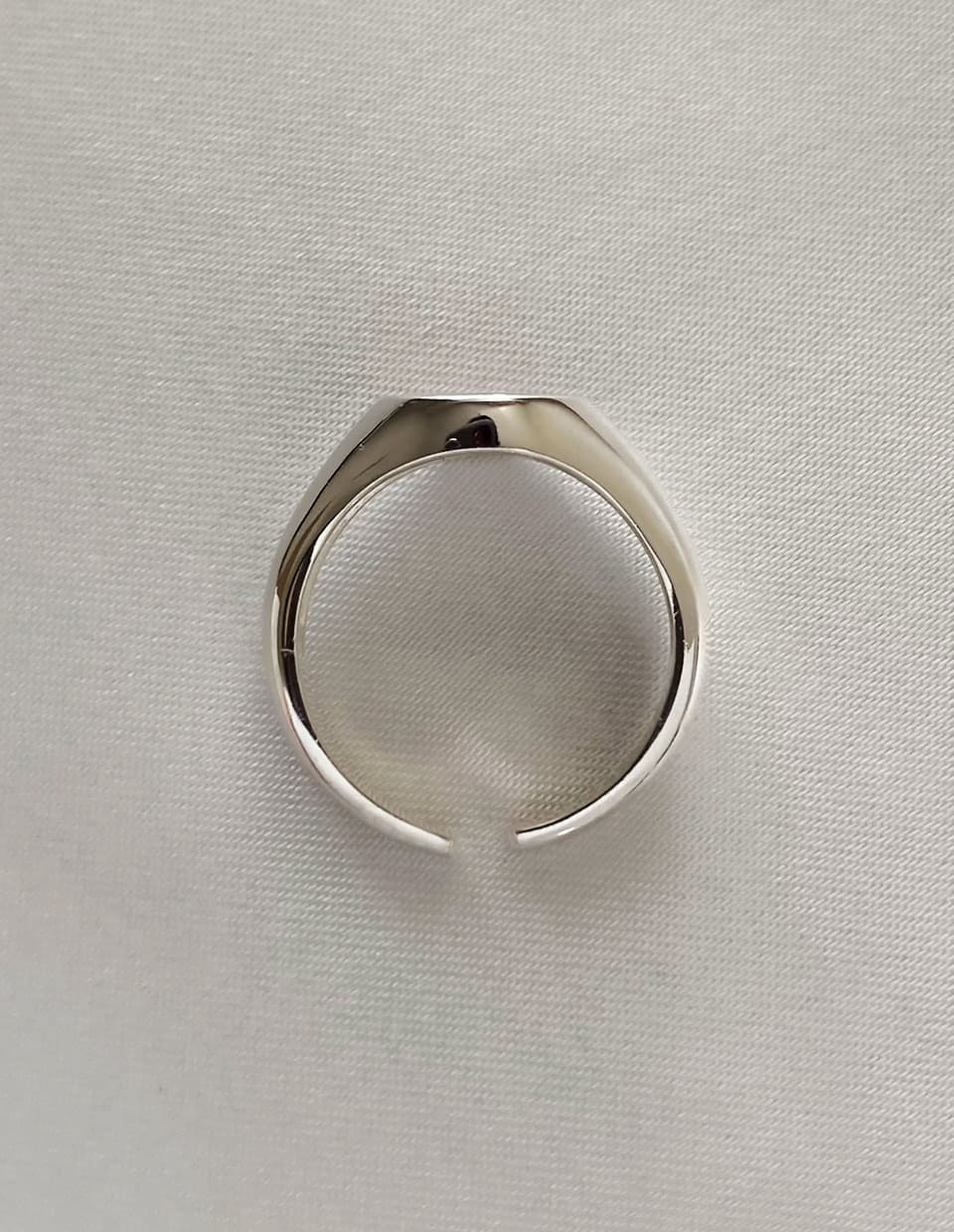 シグネットリング シルバー925 – 金属アレルギー対応のアクセサリー