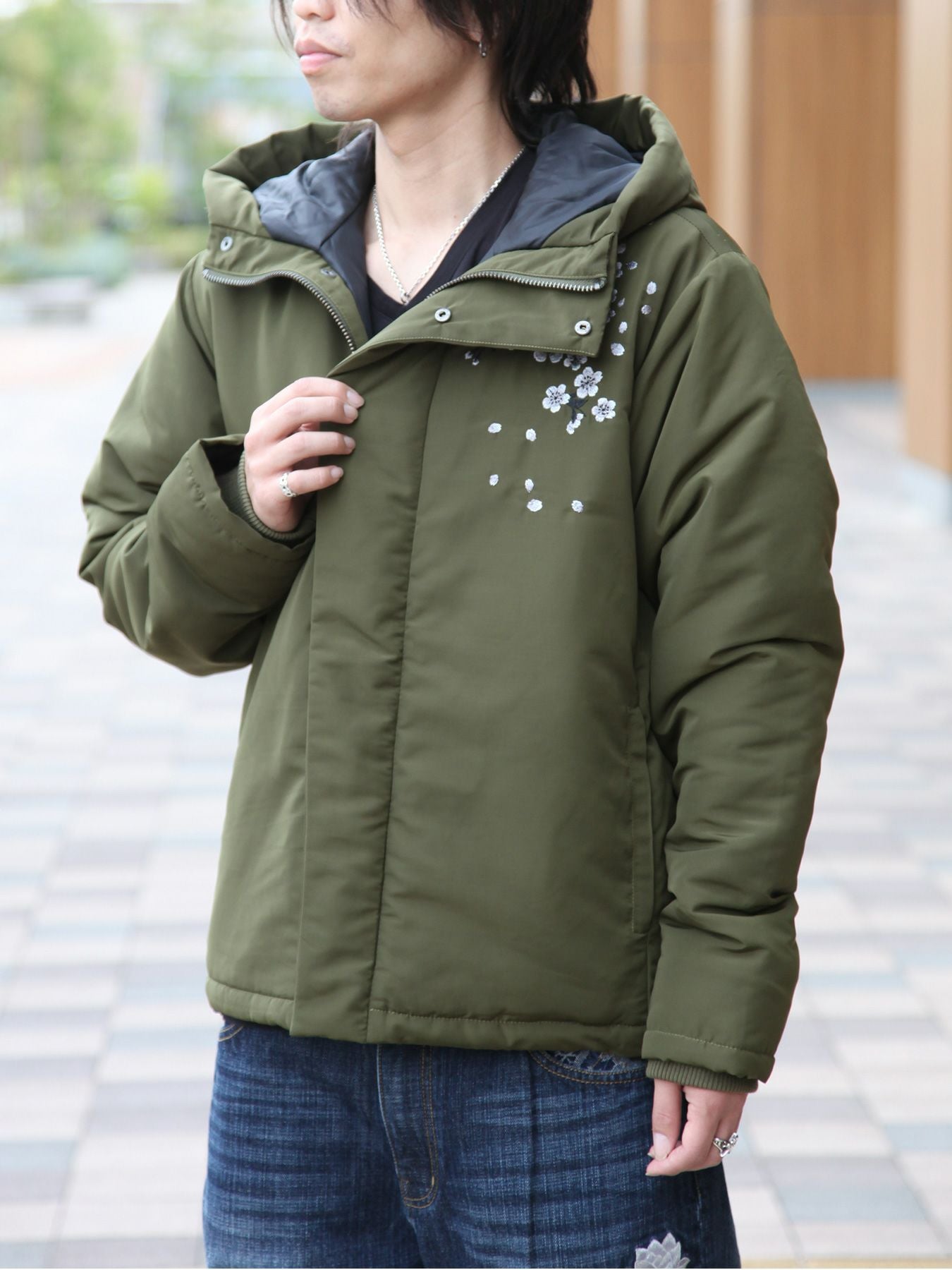 ≪20%OFF≫【絡繰魂】“冬桜”総刺繍 中綿ジャケット≪返品・取寄対応