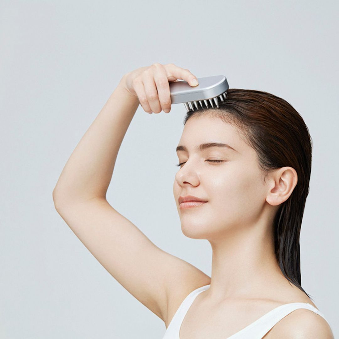 EMS美顔器の2つの効果とは？デメリットや使い方を解説 | SALONIA