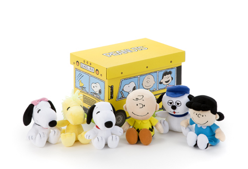 スヌーピーにウッドストック、オラフまで！イエローの特製スクールバス