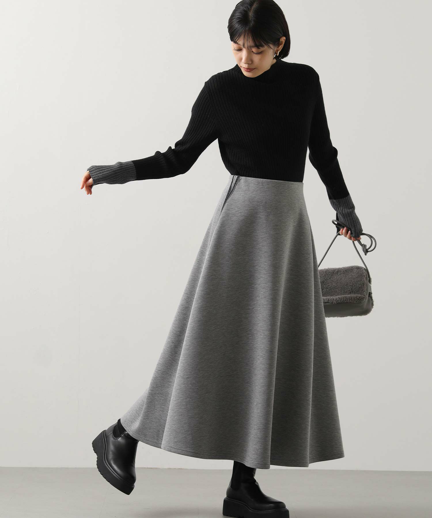カネコイサオロングフレアスカート 黒とグレー カネコイサオロング