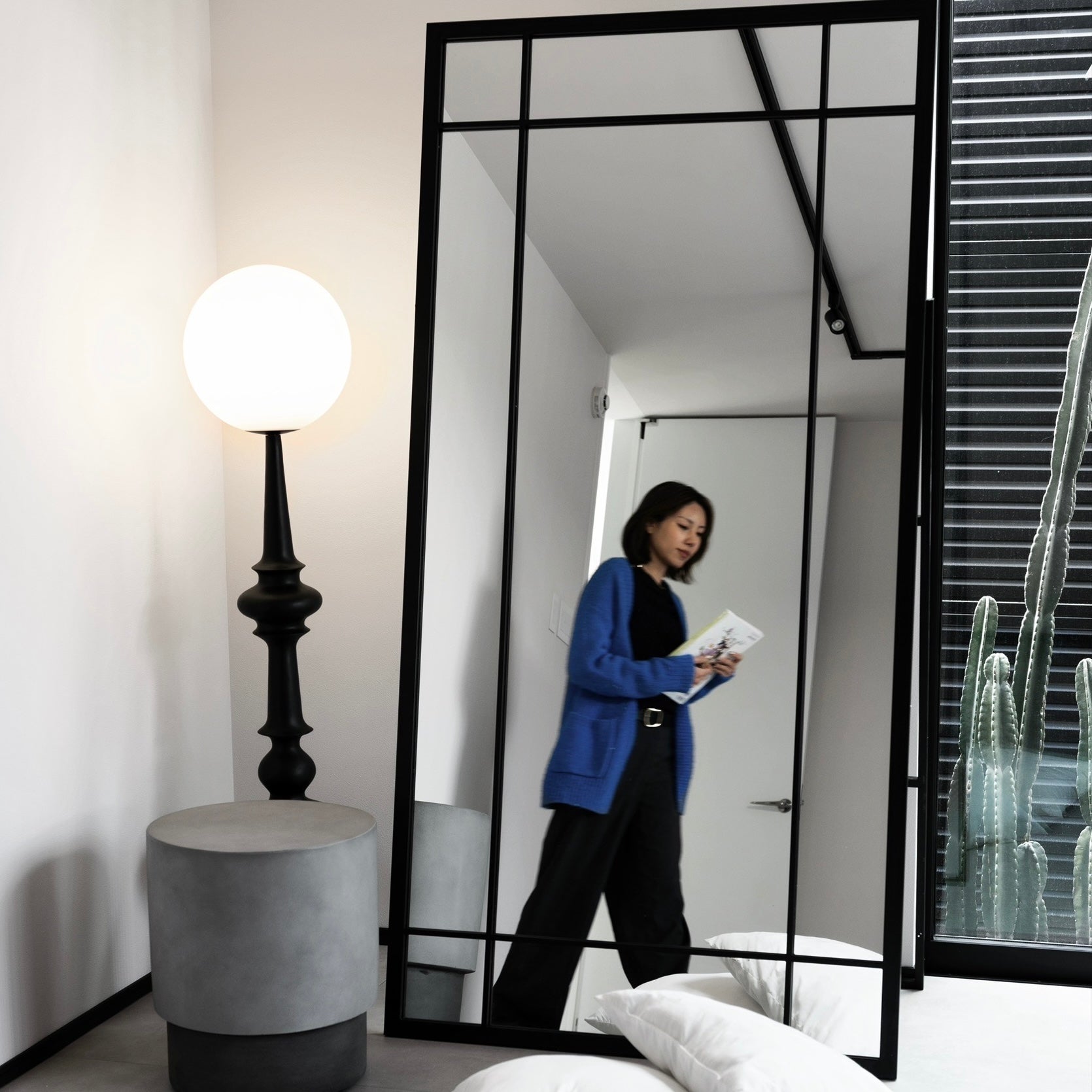 ブラックフレームミラー